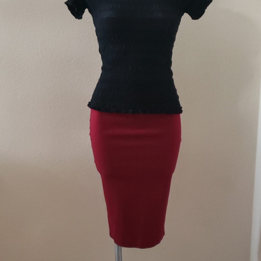 A sexy highwaisted pencil skirt - Picture 5 of 6